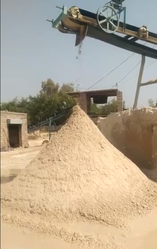 silica sand